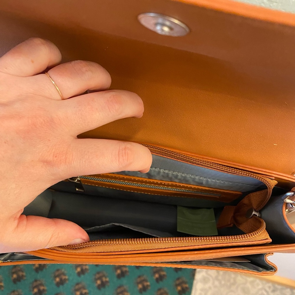 Pixie Mood | NWT Vegan & Cruelty Free Crossbody Bag - Picture 4 of 8